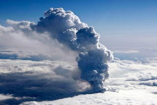 Illustration for article titled How Volcanic Ash Can Kill An Airplane